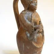 Pichet dame à l'oiseau marron