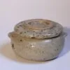 Beurrier à eau en grès gris-vert